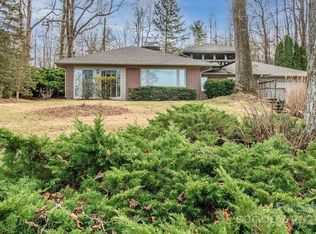 124 Sky Village Ln, Laurel Park, NC 28739