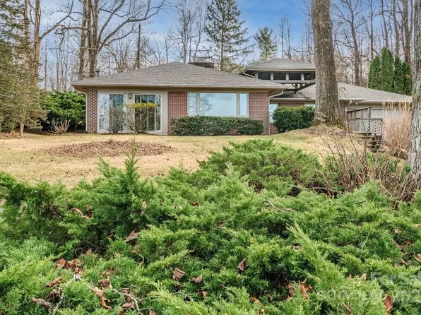 124 Sky Village Ln, Laurel Park, NC 28739