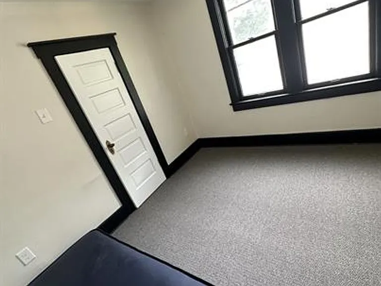 806 W Stoughton St — Photo 5