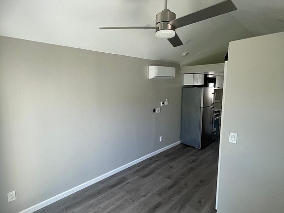 5th image of 2309 Poinsettia Dr