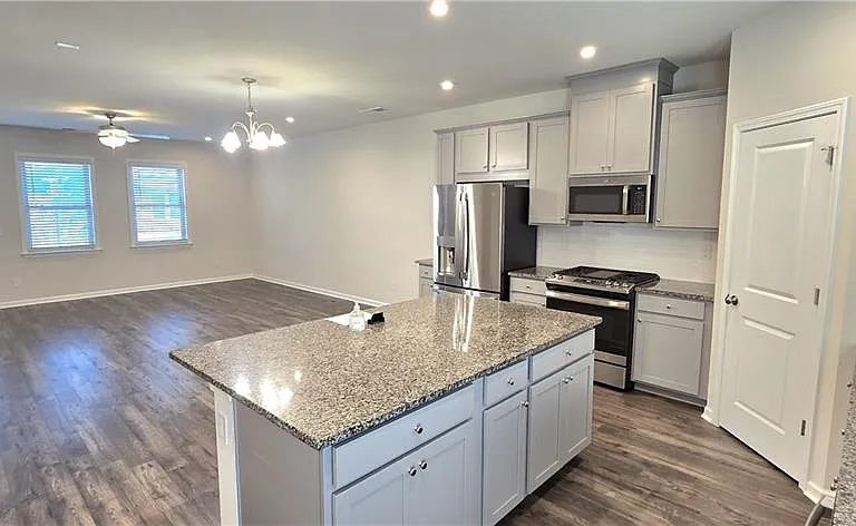 3608 Hidden Valley Cir — Photo 16
