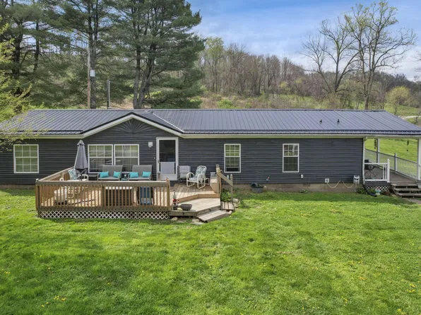 8405 Friendship Dr, New Concord, OH 43762