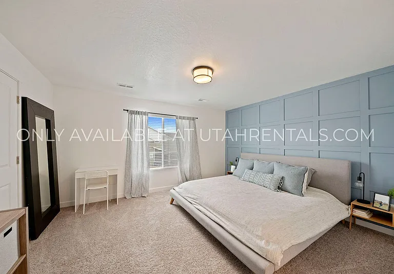 341 N Angus Dr — Photo 16