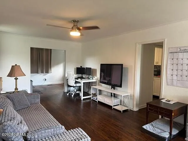 3 bed, 2.0 bath, 1381 sqft, $2,150 — Photo 2