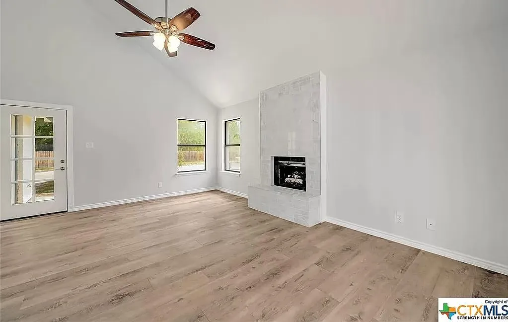 3 bed, 1590 sqft, $2,100 — Photo 3