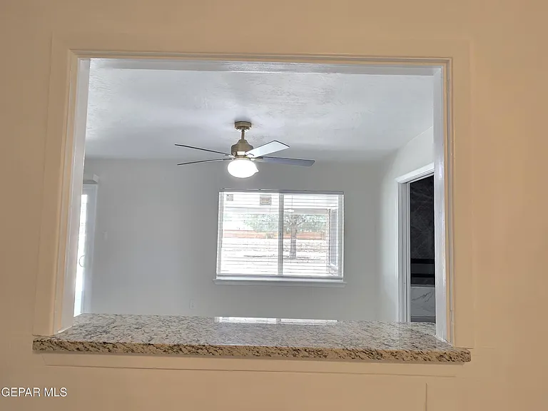 302 Quincy Ave — Photo 16