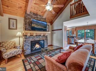 20 Woodsbluff Ct, Lake Harmony, PA 18624