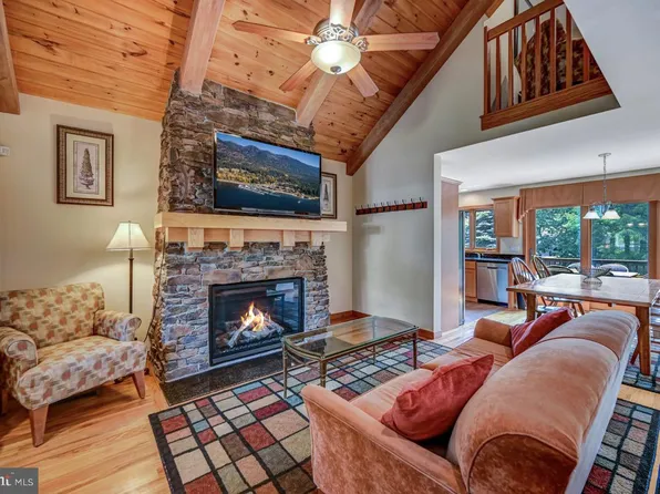 20 Woodsbluff Ct, Lake Harmony, PA 18624