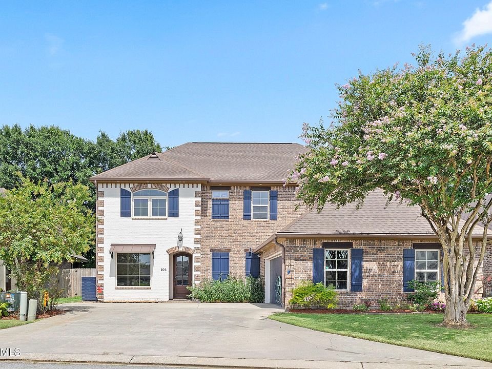 1st image of 104 La Villa Cir