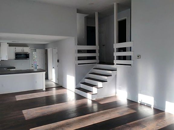 3rd image of 239 Cove View Dr
