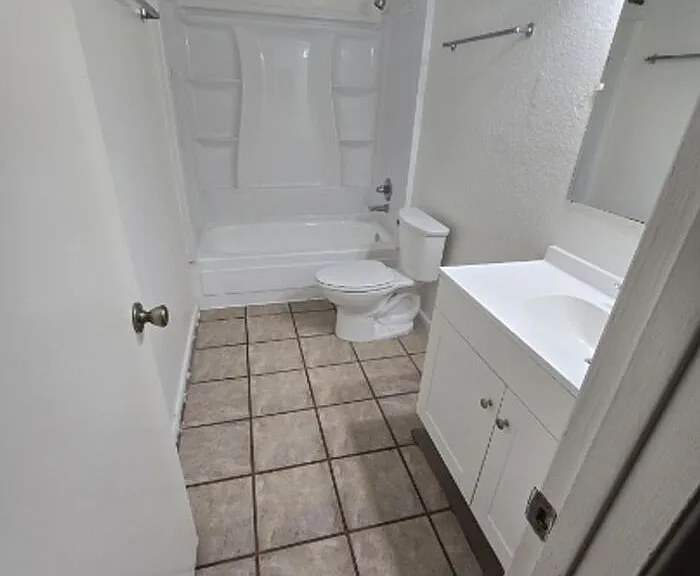 2784 N Columbus Blvd — Photo 10
