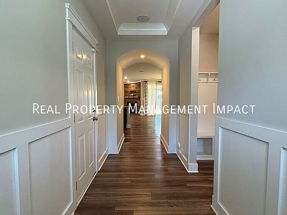 5th image of 1017 Arbor Edge Ln