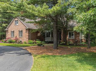 10055 Fernbrooke Dr, Brighton, MI
