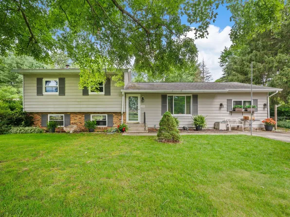 1292 Eddie Dr, Niles, MI 49120