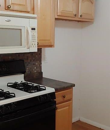 5th image of 1139 Hartford Ave #1B