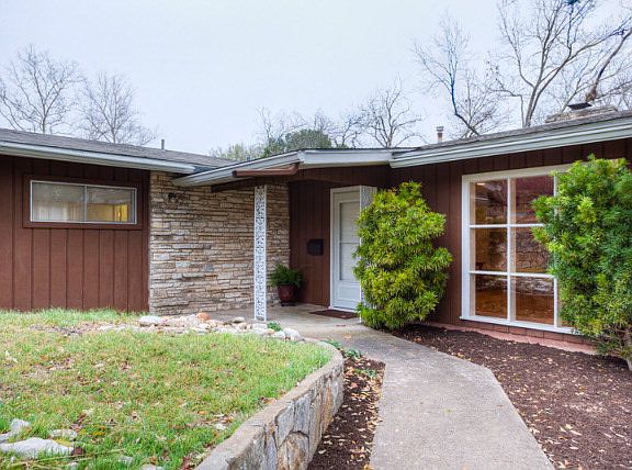 2nd image of 901 Bulwer Ave