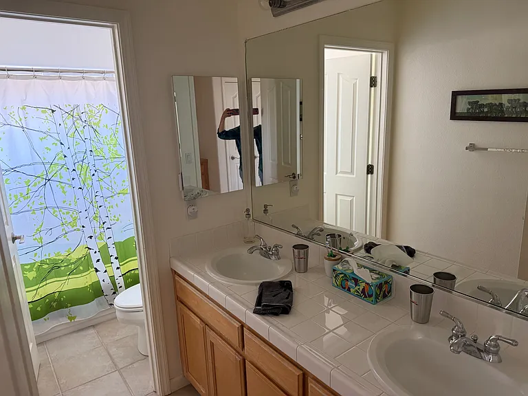 Upstairs 2nd bathroom