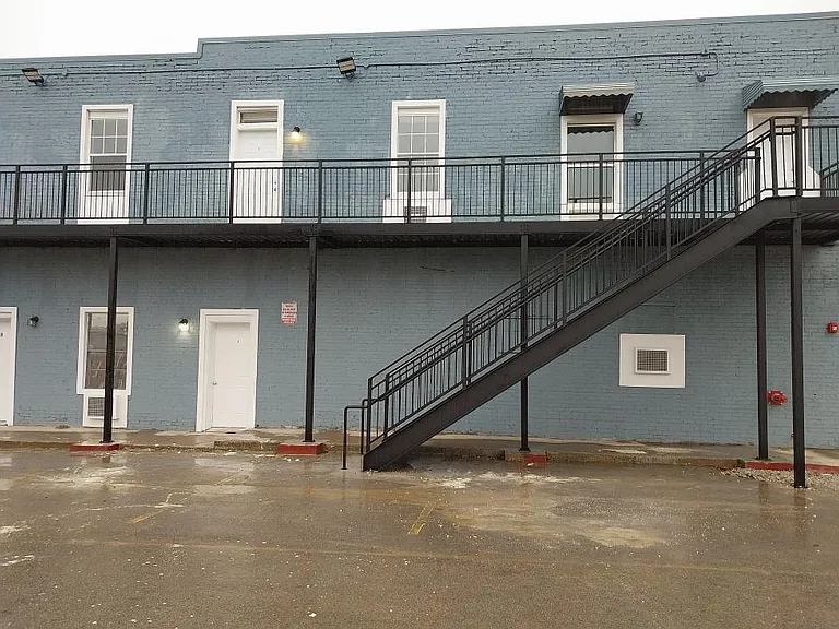 610 S Main St #1 — Photo 2