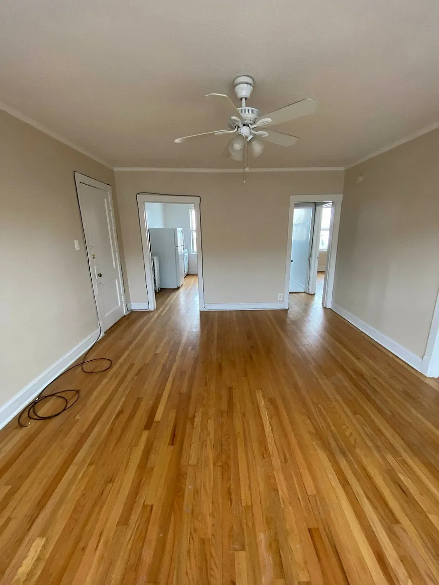 Building Photo - 2350 W Touhy Ave #1J