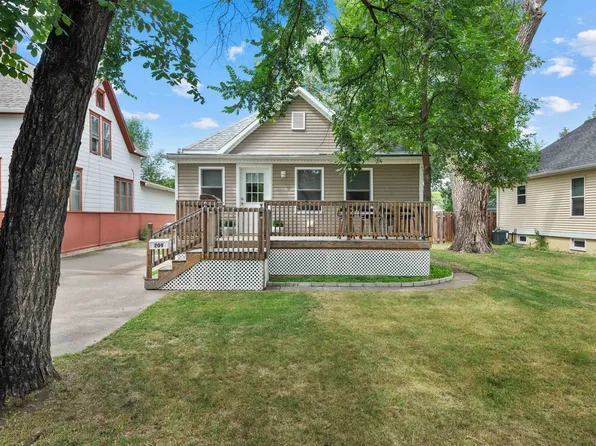 209 7th Ave NE, Minot, ND 58703