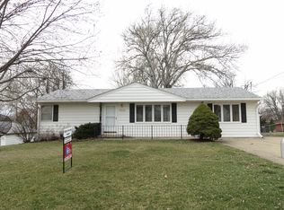 8064 Ridgeview Dr, Des Moines, IA 50320