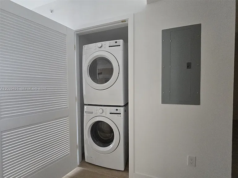 90 NE 32nd St #305 — Photo 6