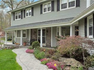 1 Ryder Ct, Dix Hills, NY 11746