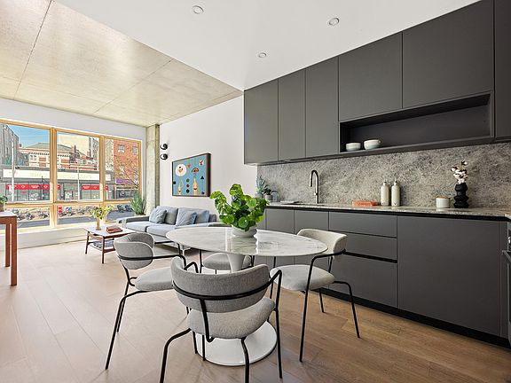 2nd image of 1118 Fulton St #2R