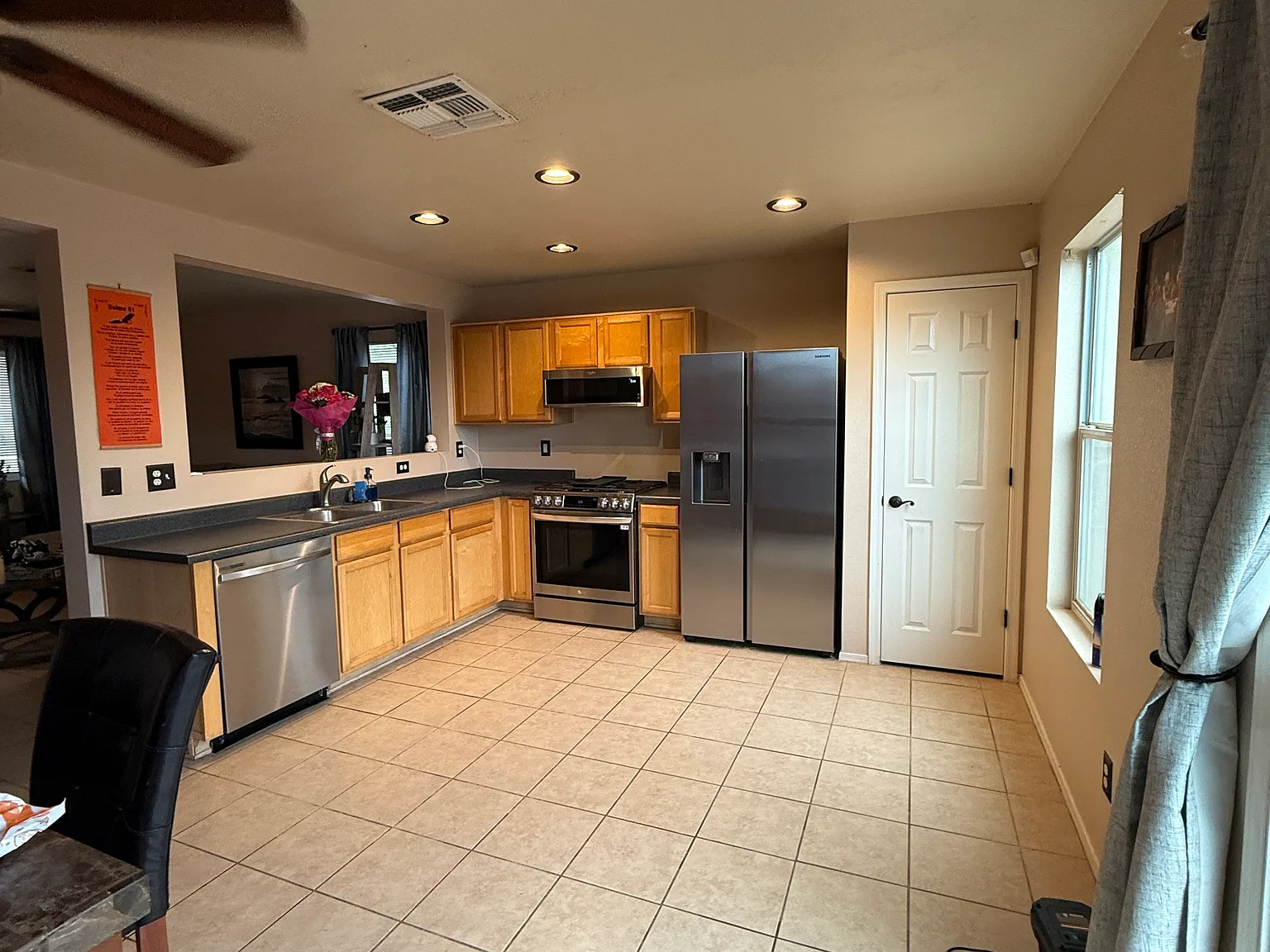 3 bed, 1235 sqft, $1,950 — Photo 3
