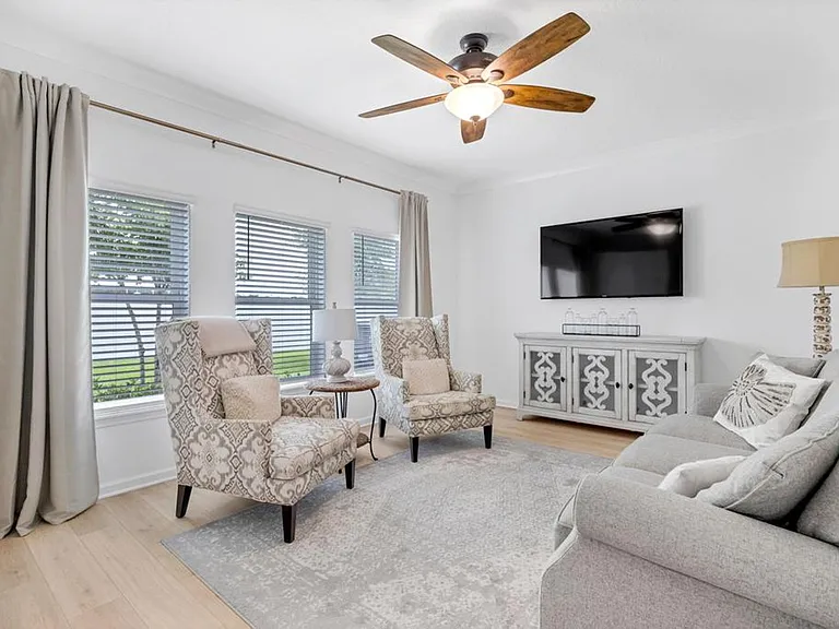 221 Marquesa Cir — Photo 36