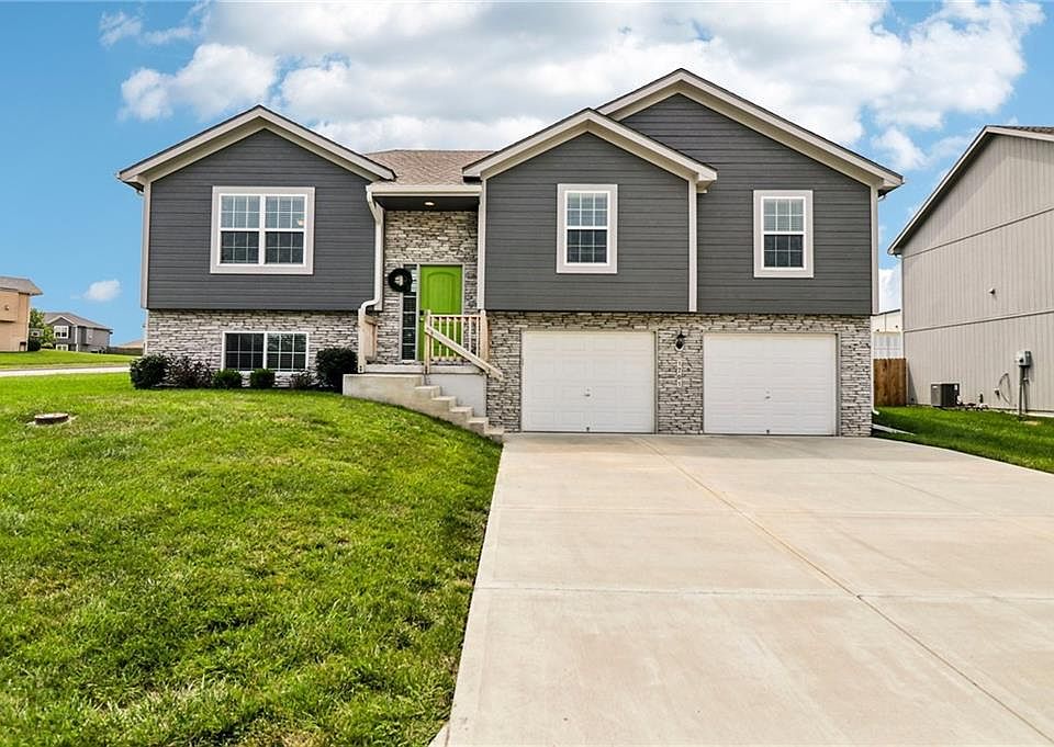 1st image of 1701 NW Hilltop Ct