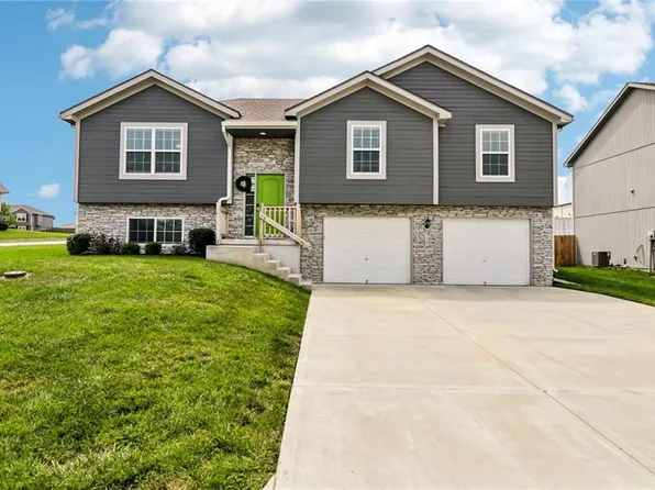 1701 NW Hilltop Ct, Grain Valley, MO 64029