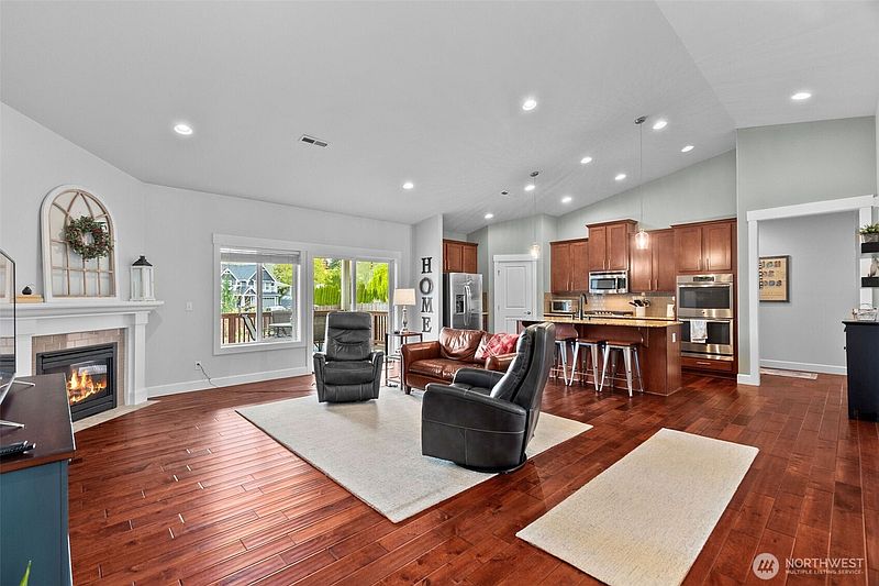 2nd image of 10411 32nd Street E