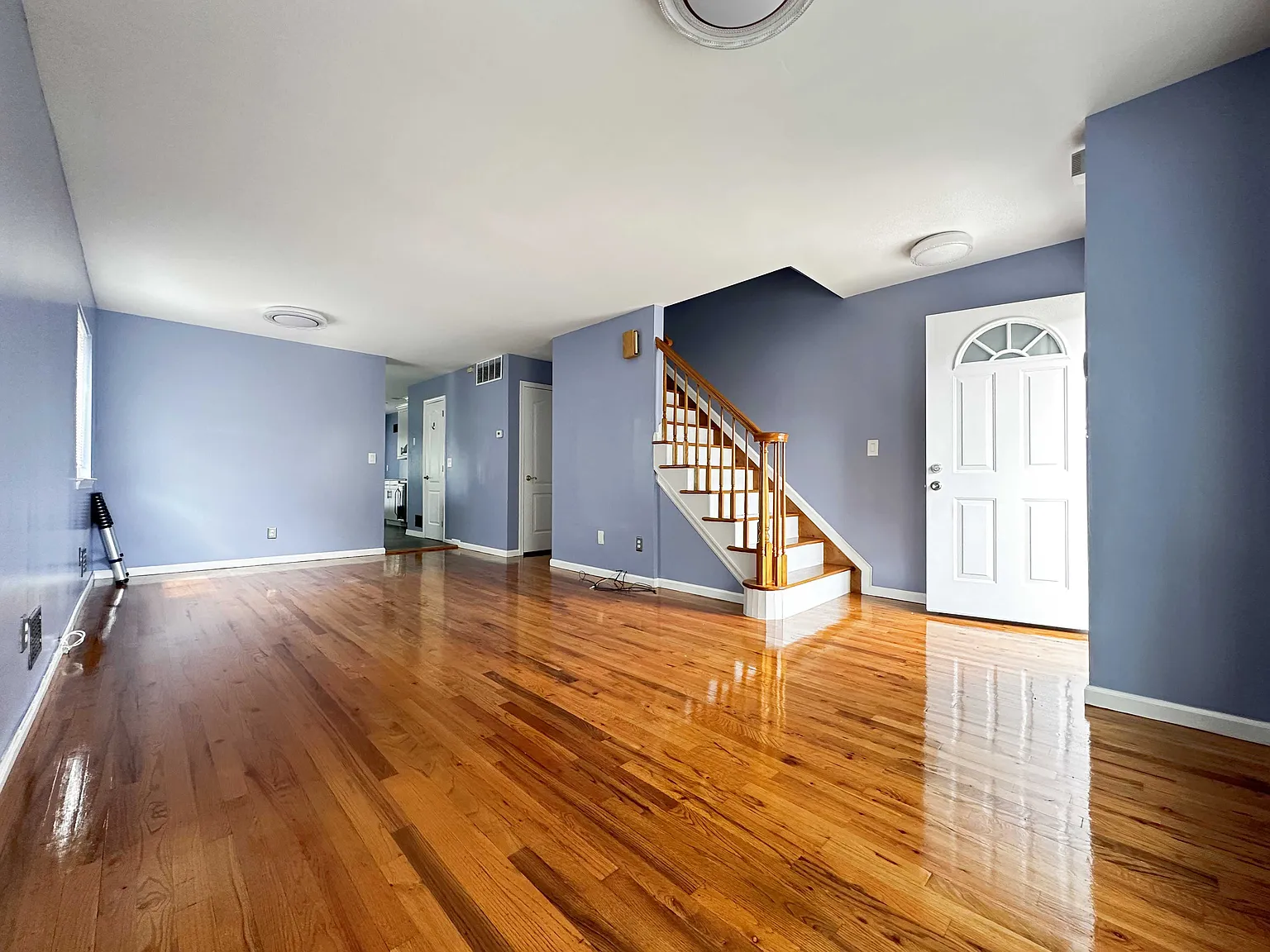 3 bed, 1.5 bath, 1395 sqft, $3,500 — Photo 2