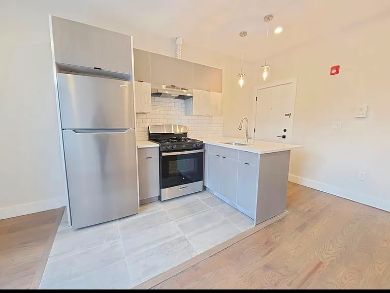 535 Hawthorne Ave #203 — Photo 2