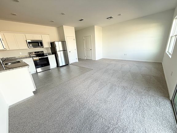 3rd image of 5923 Chestnut Grove Pl
