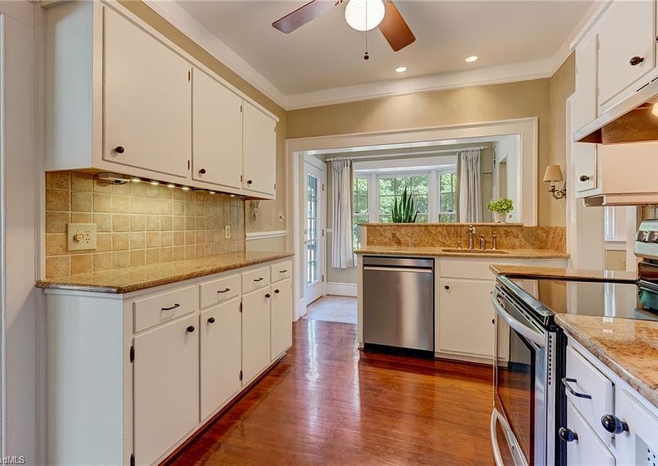 19th image of 618 Parkway Blvd