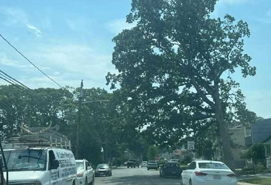 Exterior Neighborhood (street photo)