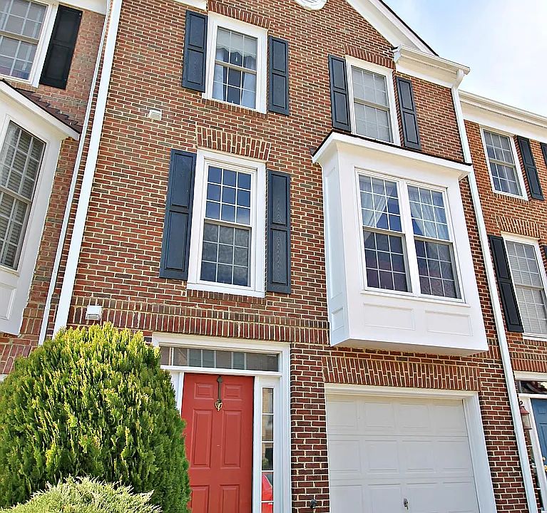 1st image of 25235 Dunvegan Sq