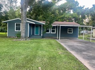618 W Peach St, Angleton, TX 77515