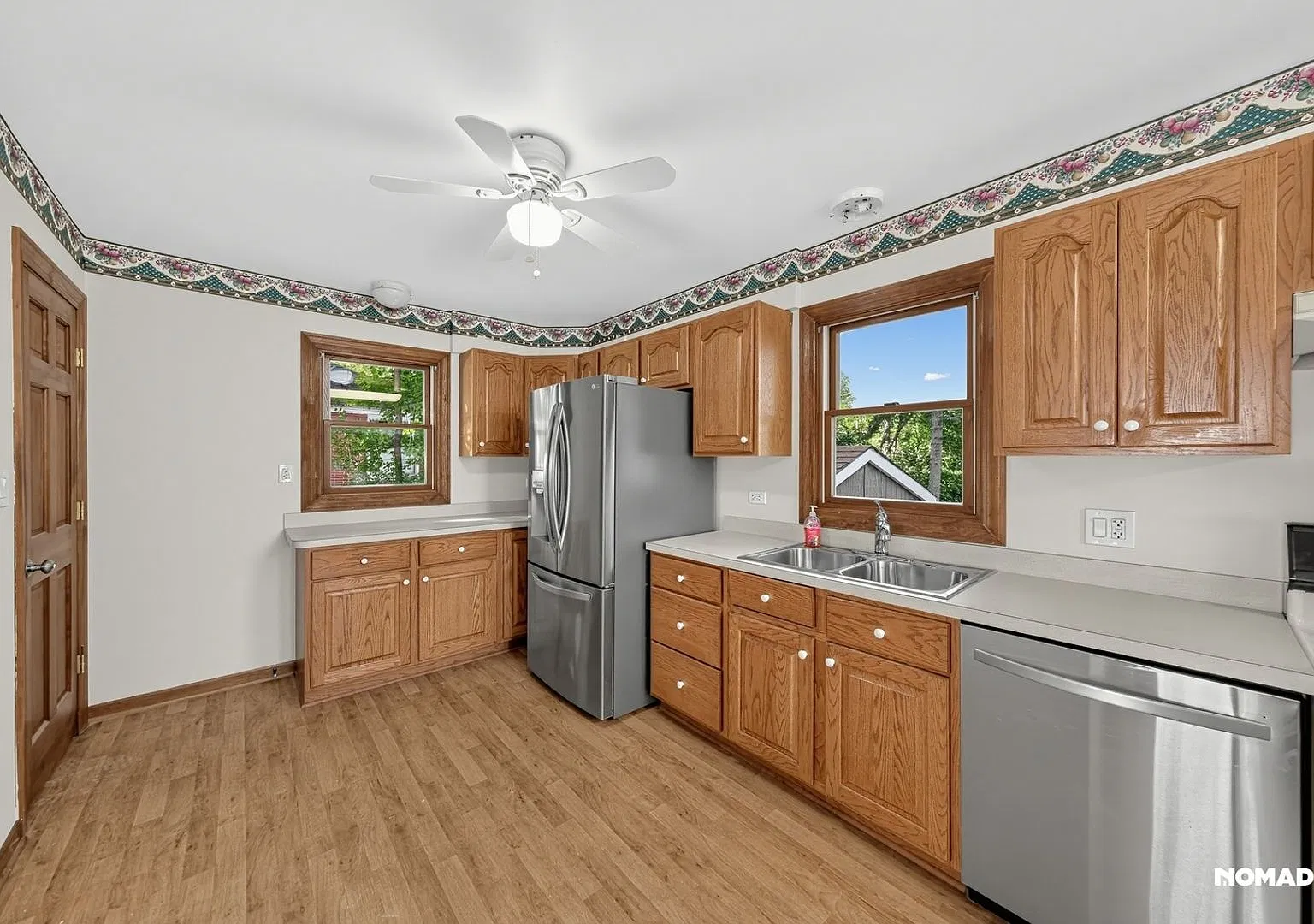 Charming 3BR House in Downers Grove — Photo 2