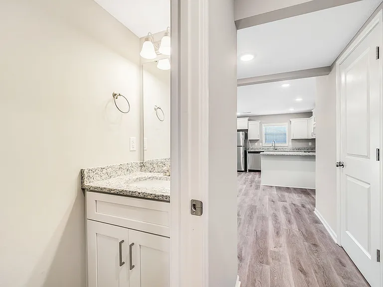 601 E Mason St #B — Photo 8
