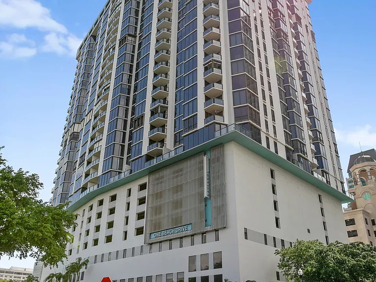 1 Beach Dr SE #1112 — Photo 1