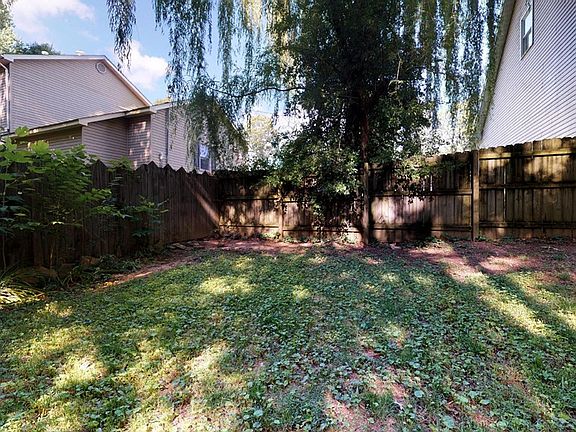 5th image of 717 Oak St