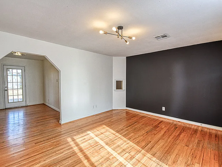 1117 Grover Ln — Photo 19