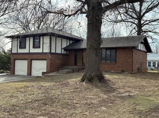 2330 E Meadow Dr, Springfield, MO 65804