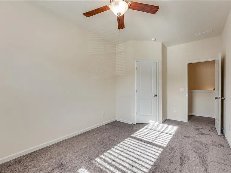 5317 Burrus Ln — Photo 34