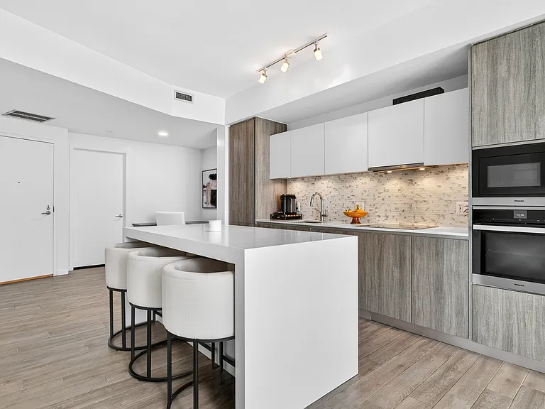 2900 NE 7th Ave #1908 — Photo 30