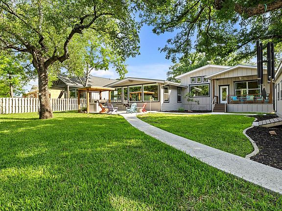 4th image of 815 Woodland Hills
