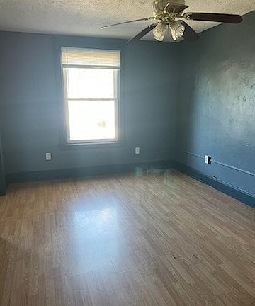 3rd image of 211 McClelland Ave #2